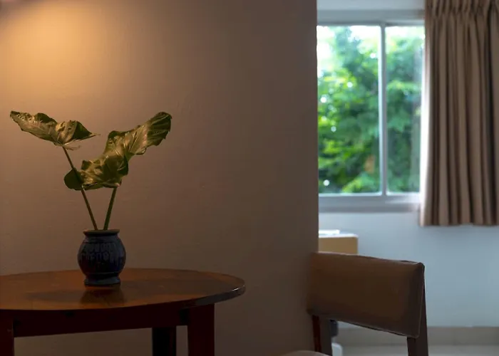 Collection O Howard Square Boutique Hotel