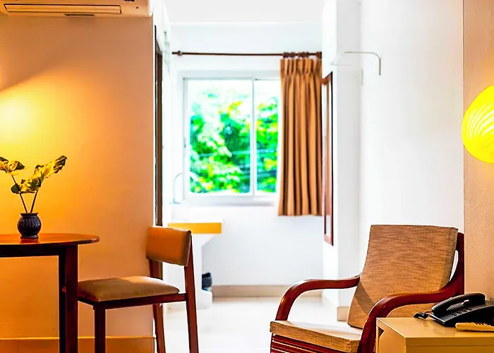 Collection O Howard Square Boutique Hotel